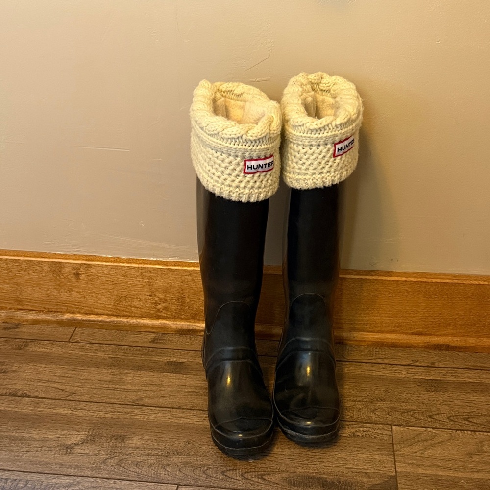 Hunter Black Rain Boots with Cream Knit Cuffs Size 5